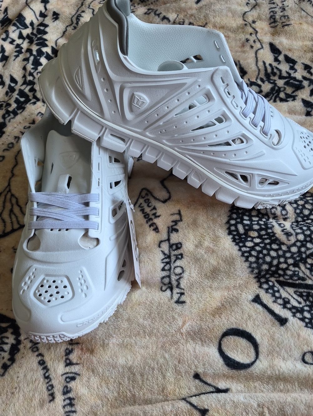Crosskix White Hybrid Foam Shoes Water Sport Casual Size 11 New With Tag